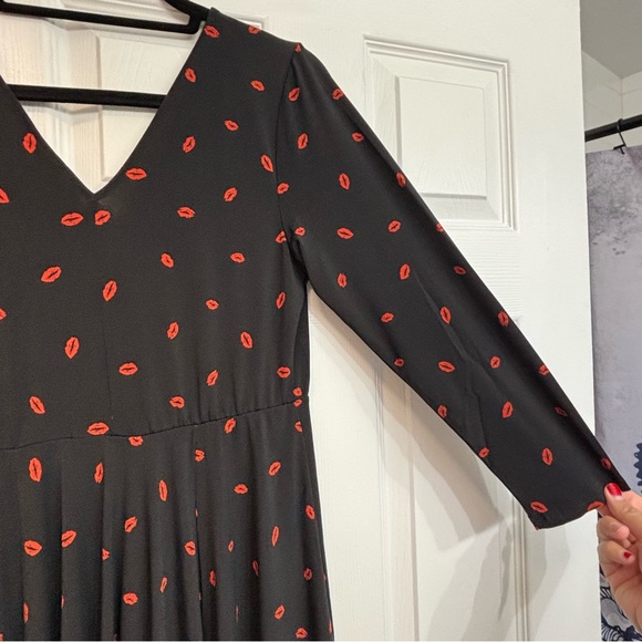TORRID - Black Knit A-Line Dress with Red Kiss Print, Size 00 NWT, US Size 10 - Picture 14 of 16